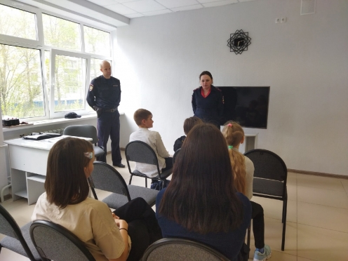 Профилактическая беседа с инспектором ПДН